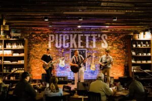 pucketts chattanooga stage with band playing