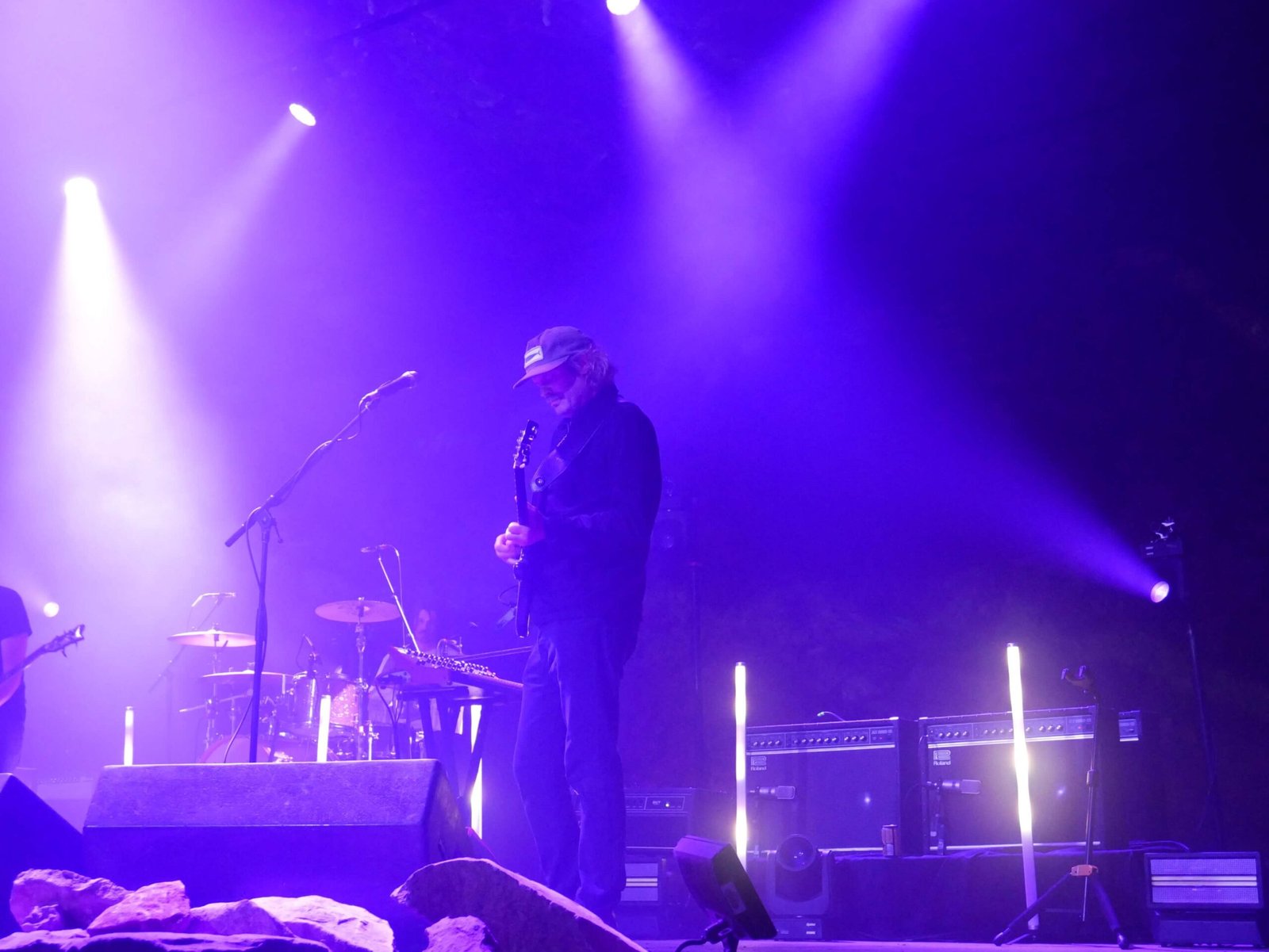slowdive guitarist halstead playing on stage