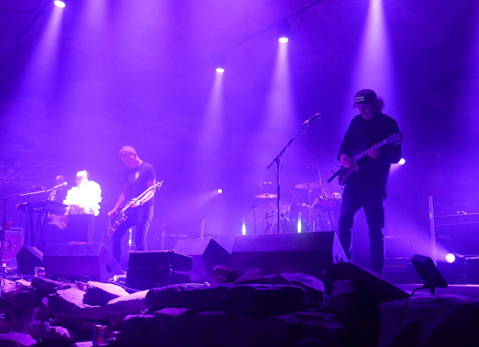 slowdive band performing in the caverns